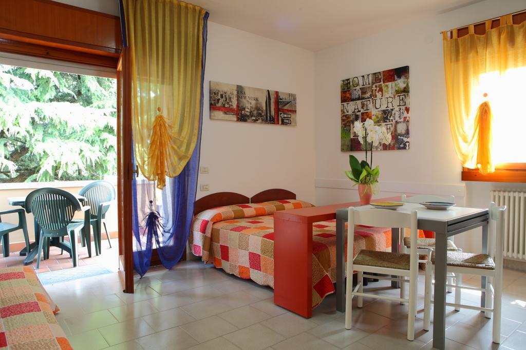 Residence La Madonnina Peschiera del Garda Habitación foto